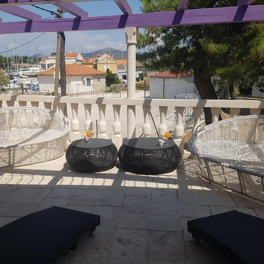 Jardin Kapetanova Kuca Apartment Veli Iz Ngoại thất bức ảnh