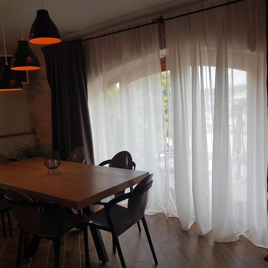 Jardin Kapetanova Kuca Apartment Veli Iz Ngoại thất bức ảnh