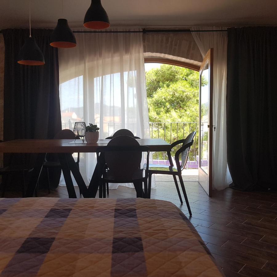 Jardin Kapetanova Kuca Apartment Veli Iz Ngoại thất bức ảnh
