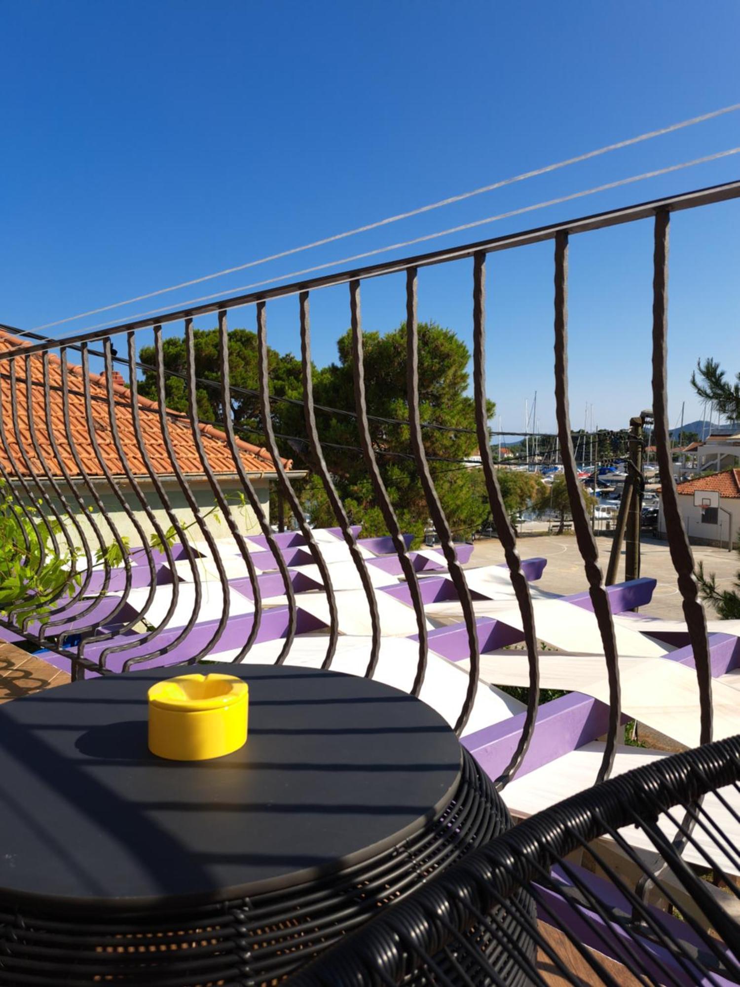 Jardin Kapetanova Kuca Apartment Veli Iz Ngoại thất bức ảnh