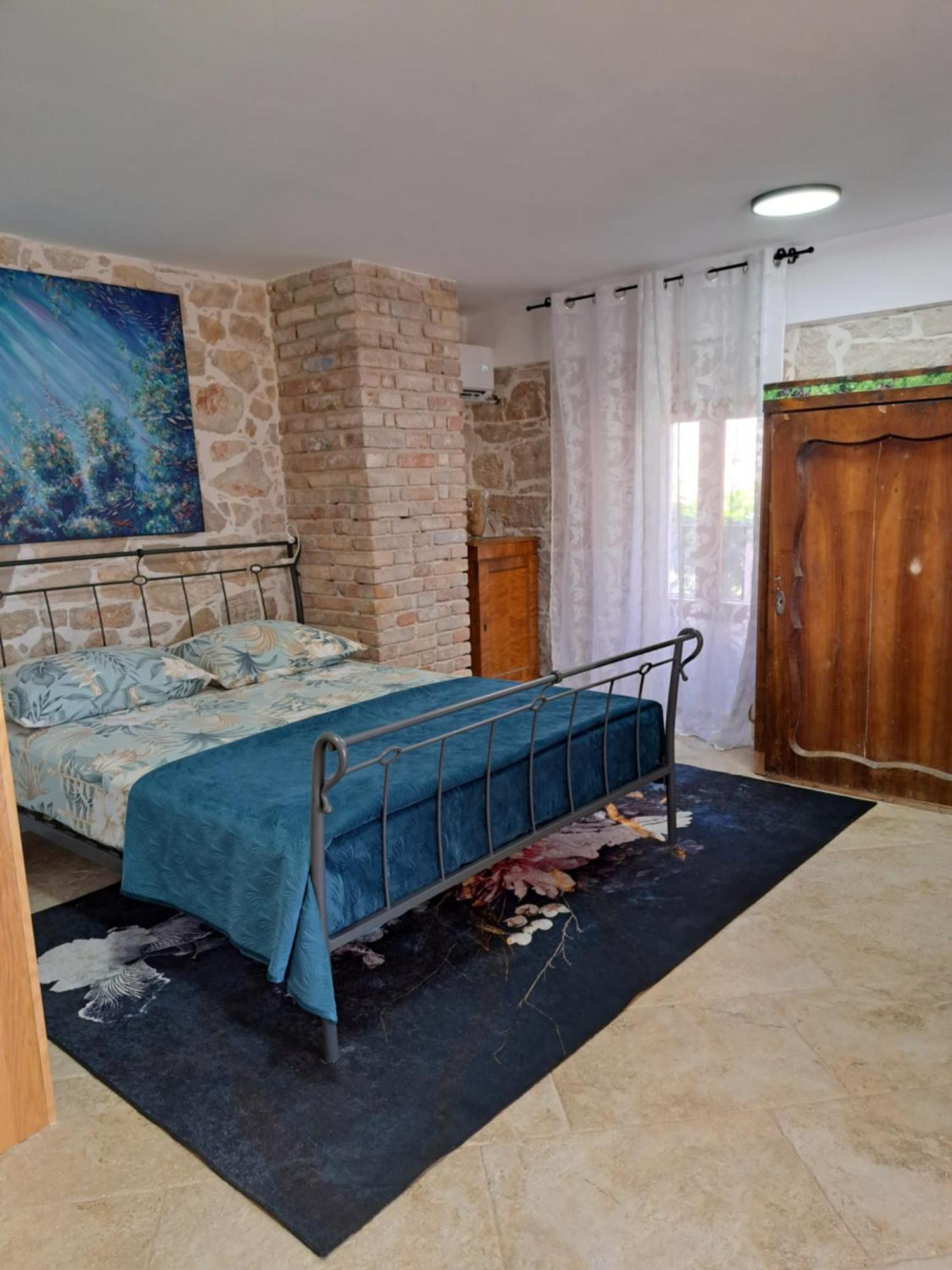 Jardin Kapetanova Kuca Apartment Veli Iz Ngoại thất bức ảnh
