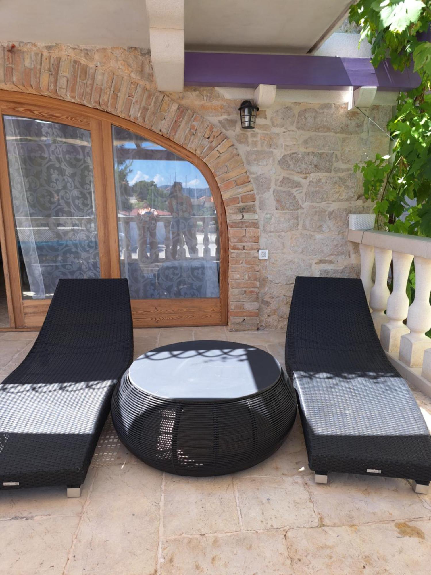 Jardin Kapetanova Kuca Apartment Veli Iz Ngoại thất bức ảnh