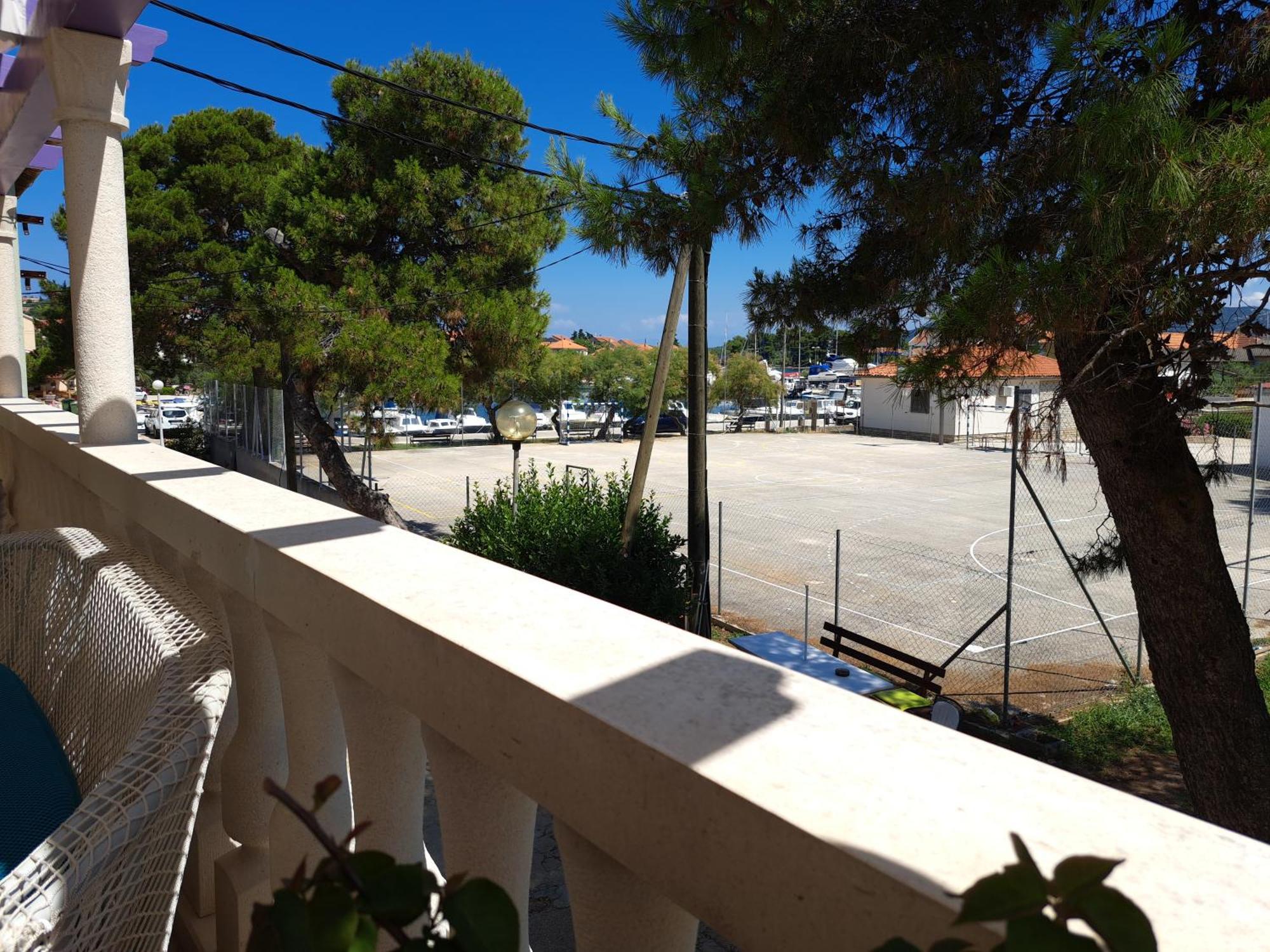 Jardin Kapetanova Kuca Apartment Veli Iz Ngoại thất bức ảnh