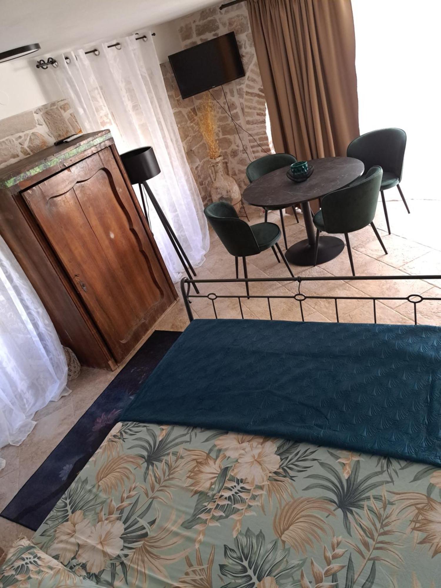 Jardin Kapetanova Kuca Apartment Veli Iz Ngoại thất bức ảnh