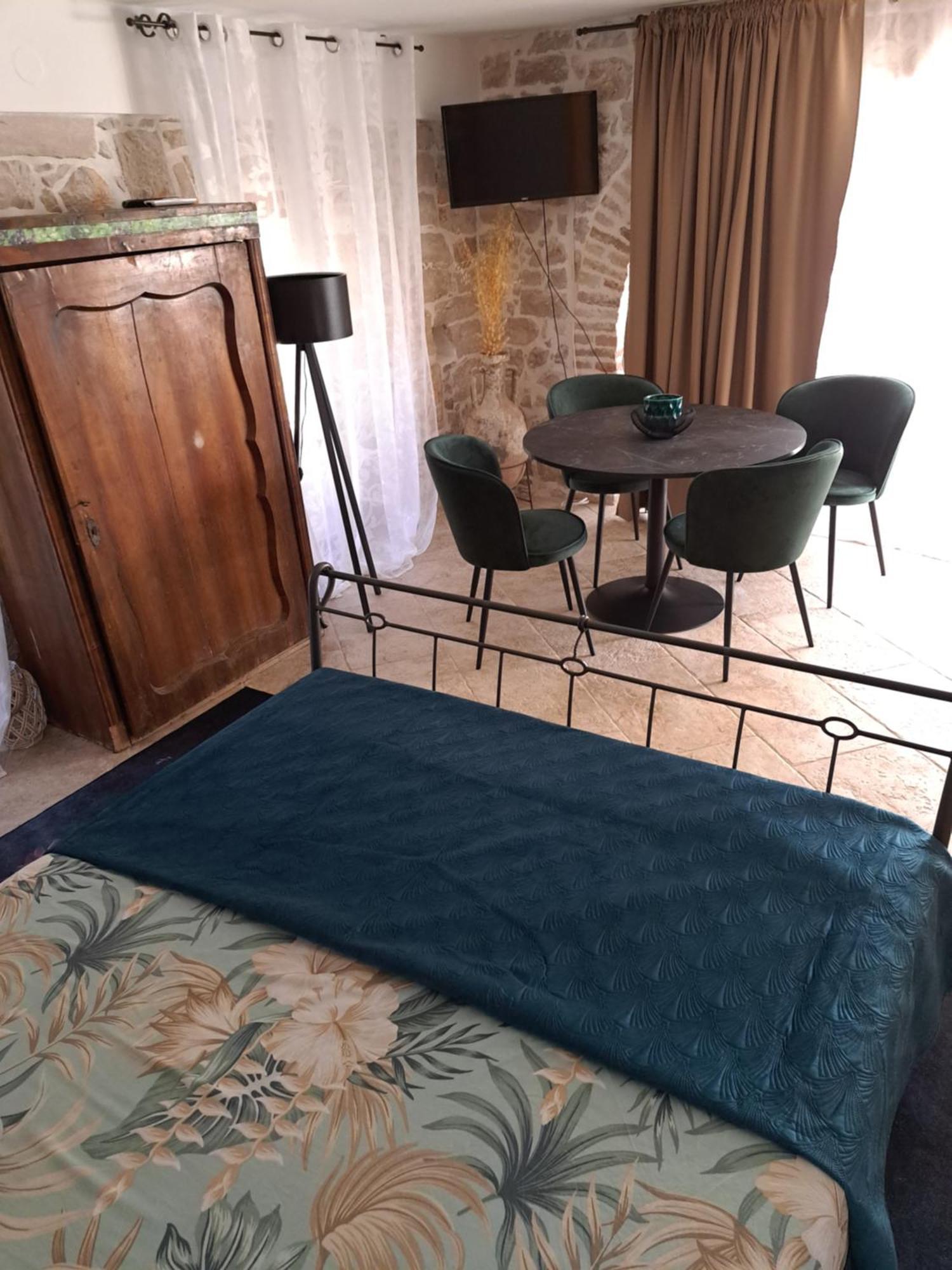 Jardin Kapetanova Kuca Apartment Veli Iz Ngoại thất bức ảnh