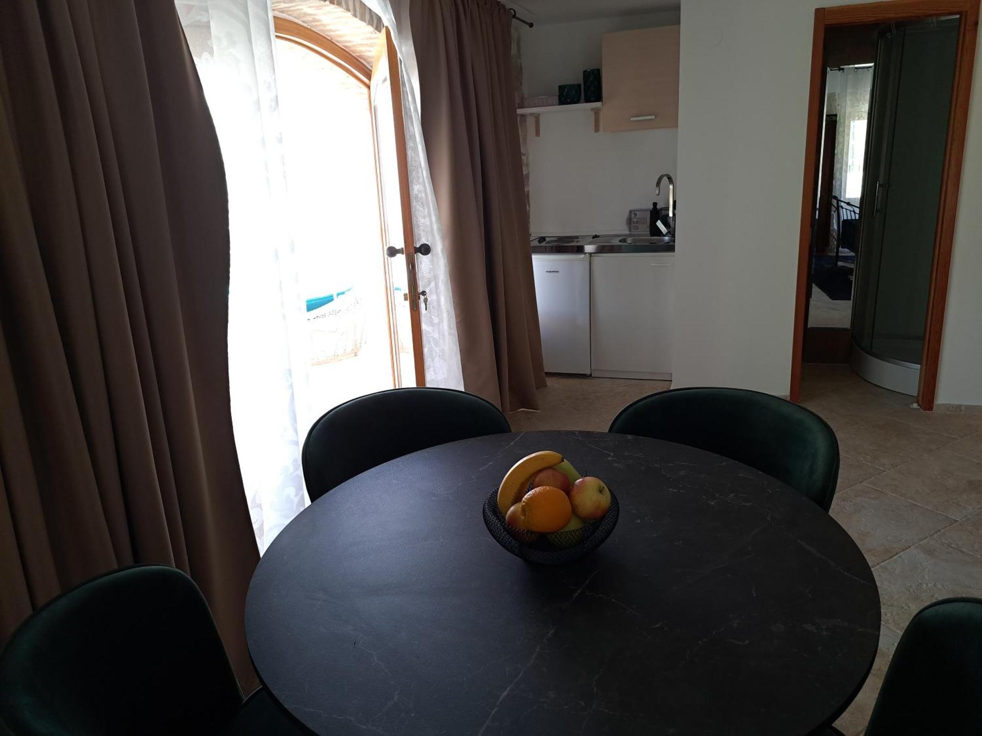 Jardin Kapetanova Kuca Apartment Veli Iz Ngoại thất bức ảnh