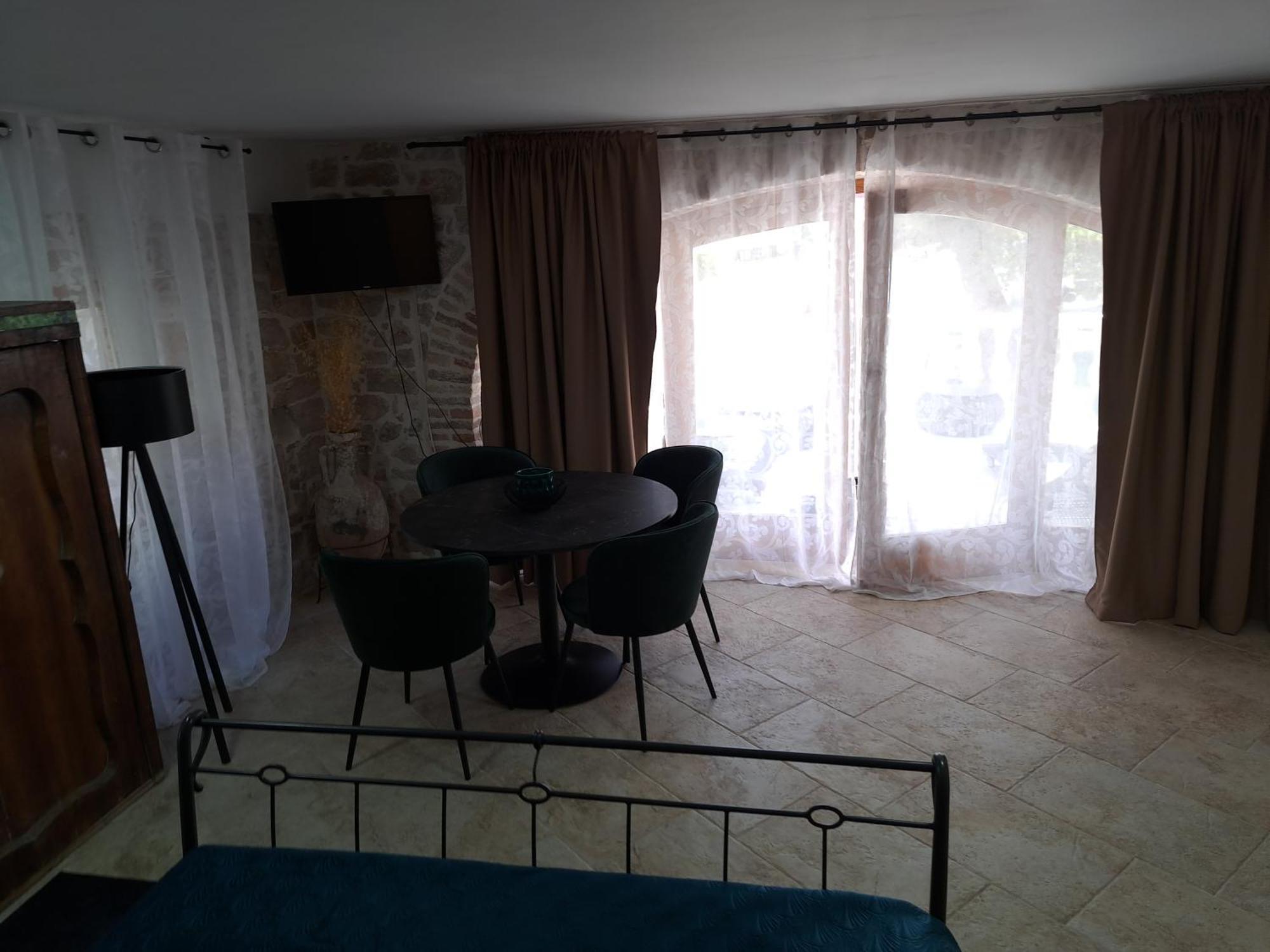 Jardin Kapetanova Kuca Apartment Veli Iz Ngoại thất bức ảnh